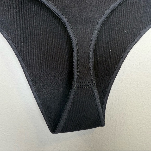 SPANX Everyday Shaping Panties Thong in Black Size Medium NWT - Picture 8 of 8